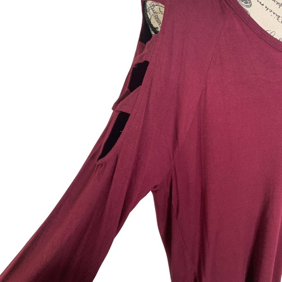 Love Delirious Women’s Plus Size 3X Blouse Cold Shoulder 3/4 Sleeve Burgundy NEW - Picture 3 of 10